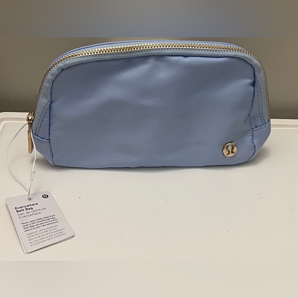 Lululemon Everywhere Belt Bag – Light Blue